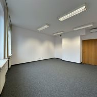 6 pomieszczeń biurowych 86 m2 klima parking