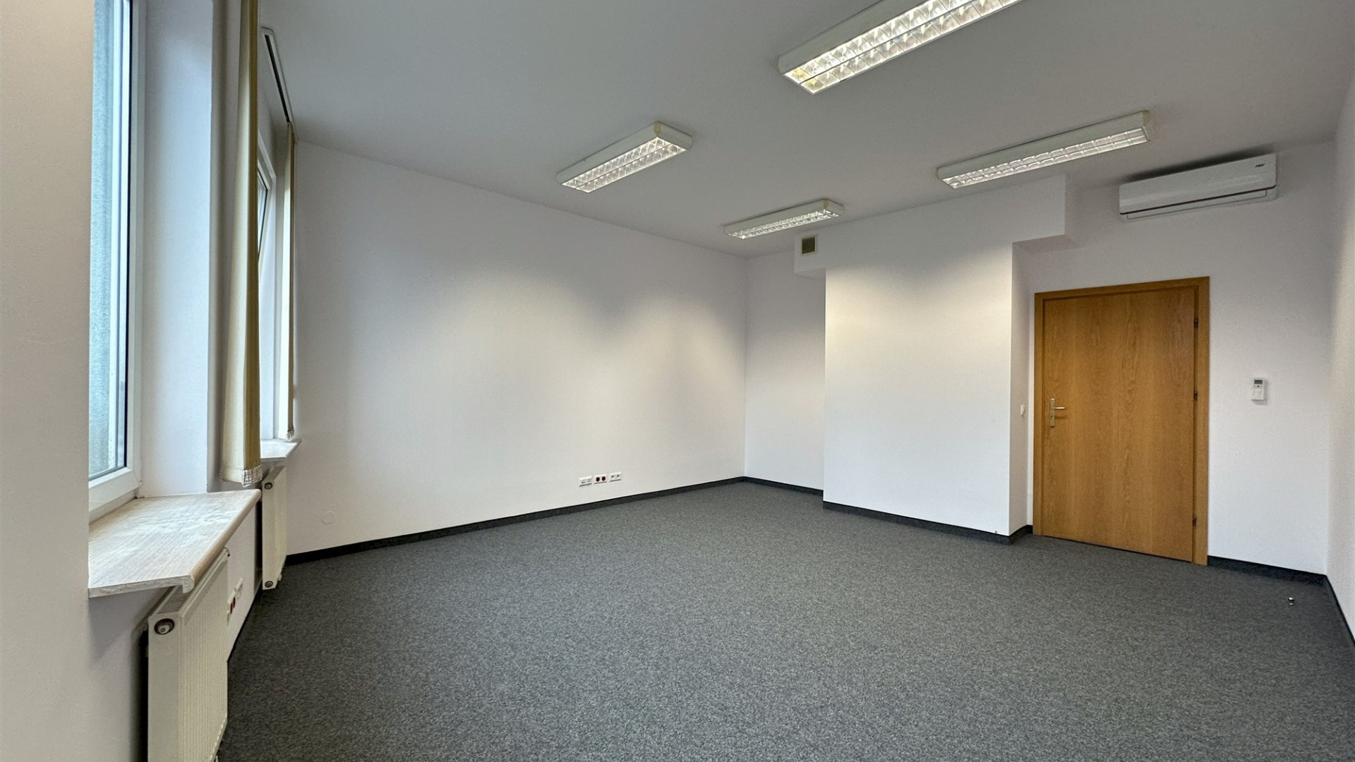 6 pomieszczeń biurowych 86 m2 klima parking