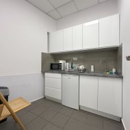 6 pomieszczeń biurowych 86 m2 klima parking