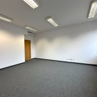 6 pomieszczeń biurowych 86 m2 klima parking