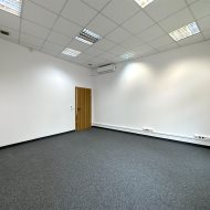 6 pomieszczeń biurowych 86 m2 klima parking