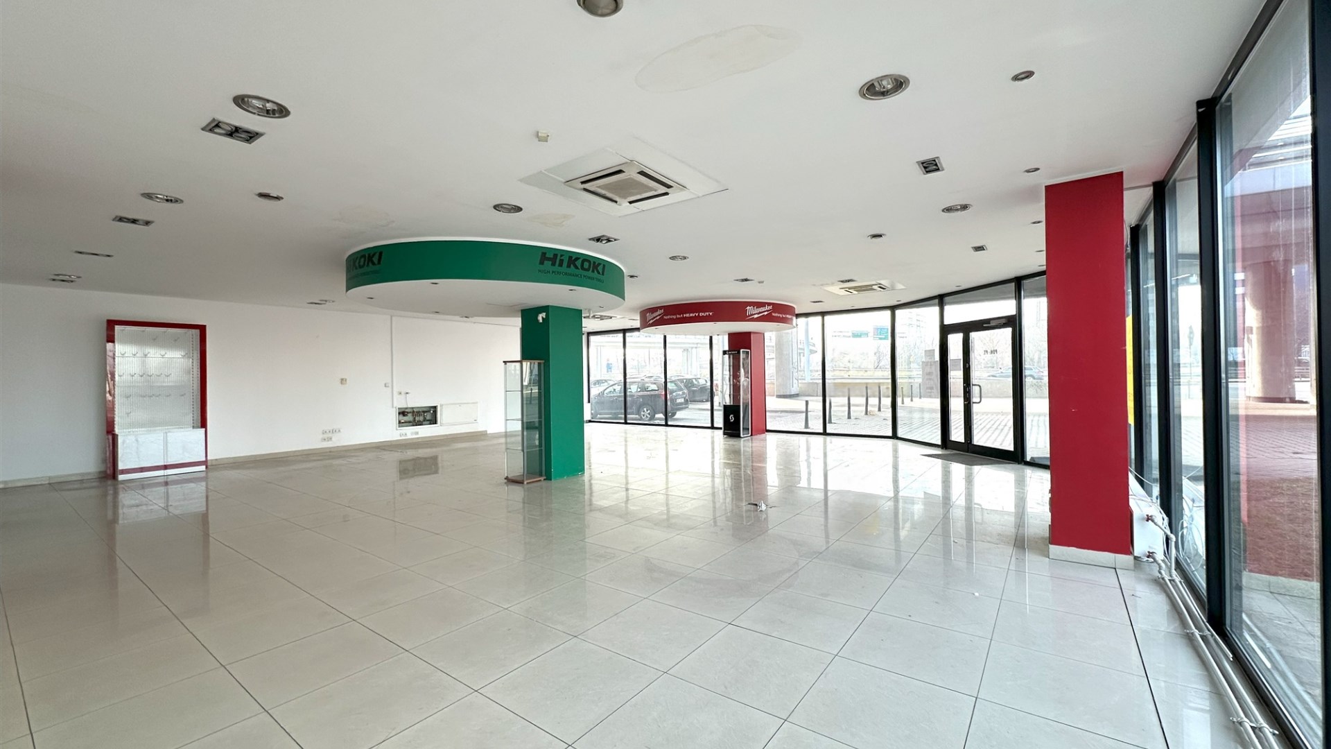 pow. usługowa 172 m2 parter witryna klima parking