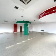 pow. usługowa 172 m2 parter witryna klima parking