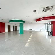 pow. usługowa 172 m2 parter witryna klima parking