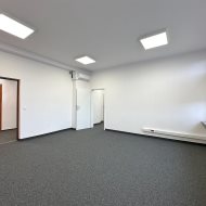 do wynajęcia pom. biurowe 41 m2 klima parking