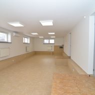 segment biurowy 130 m2 4 pokoje duży parking klima
