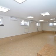 segment biurowy 130 m2 4 pokoje duży parking klima