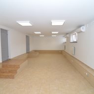 segment biurowy 130 m2 4 pokoje duży parking klima
