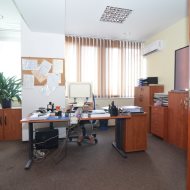 pomieszczenie biurowe 12,6 m2 parking klimatyzacja