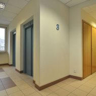 jedno pomieszczenie biurowe 22,48 m2 parking klima