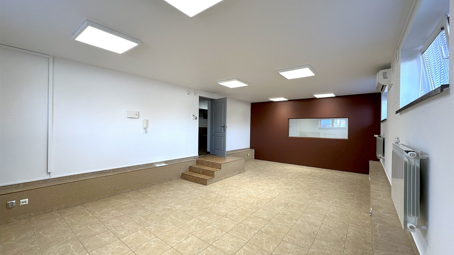 segment biurowy 130 m2 4 pokoje duży parking klima