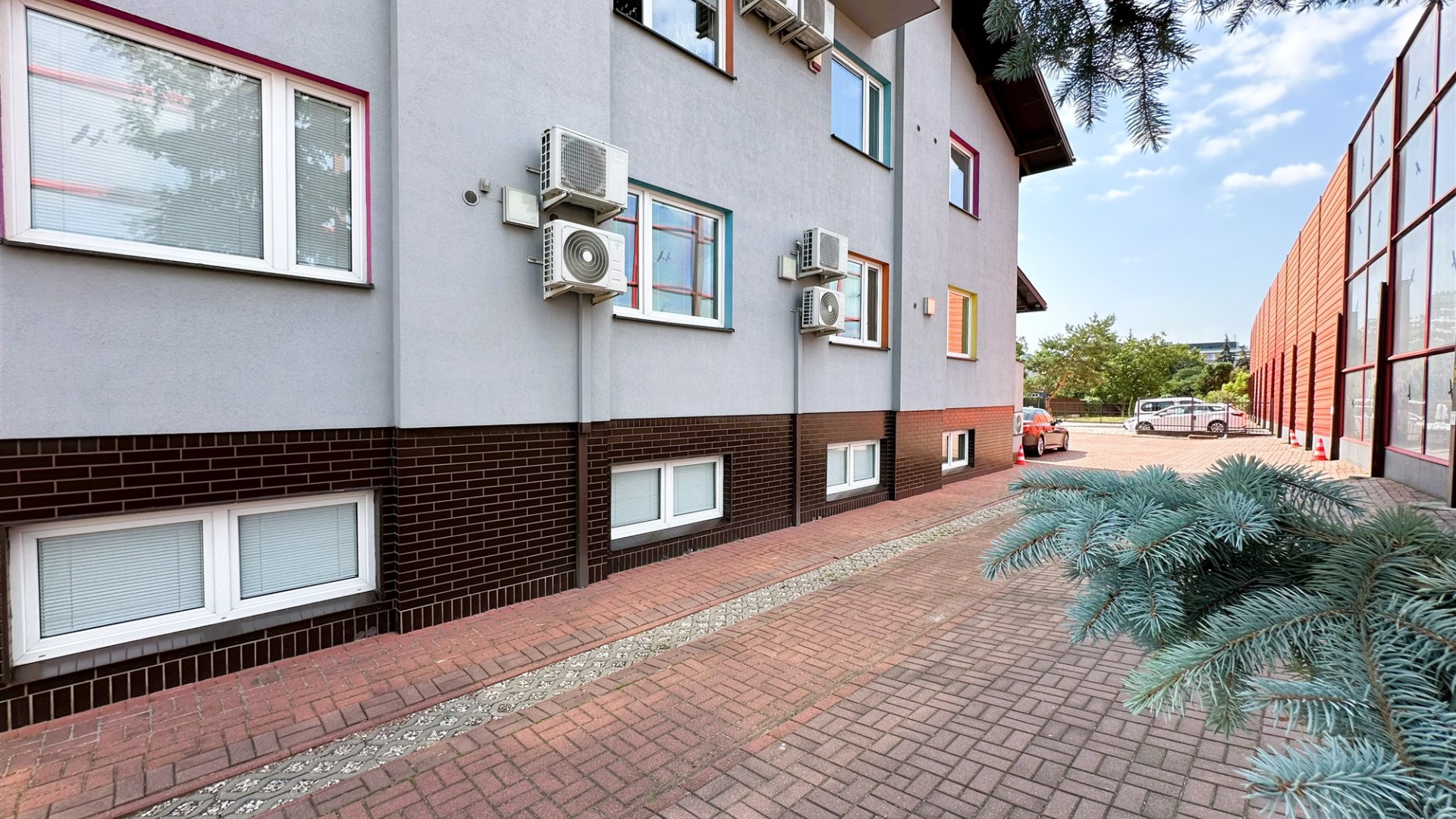 590m2 biurowiec 30 m. postojowych światłowód klima