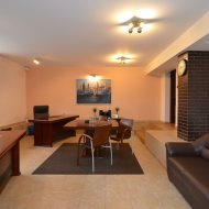 588m2 biurowiec 30 m. postojowych światłowód klima