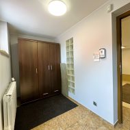 66 m2 3 pomieszczenia biurowe parking klimatyzacja