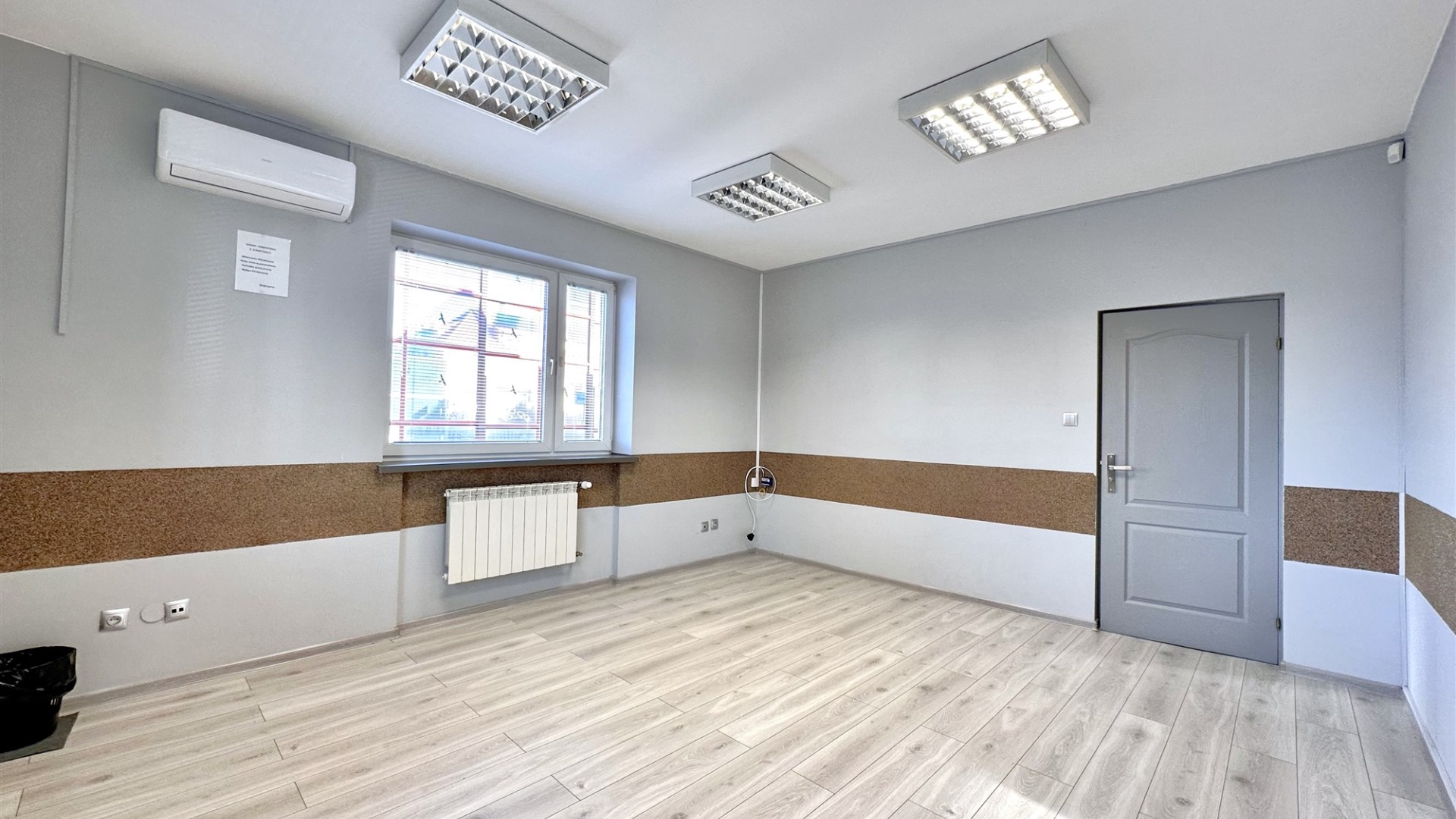 44 m2 2 pomieszczenia biurowe duży parking klima