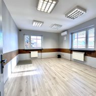 44 m2 2 pomieszczenia biurowe duży parking klima