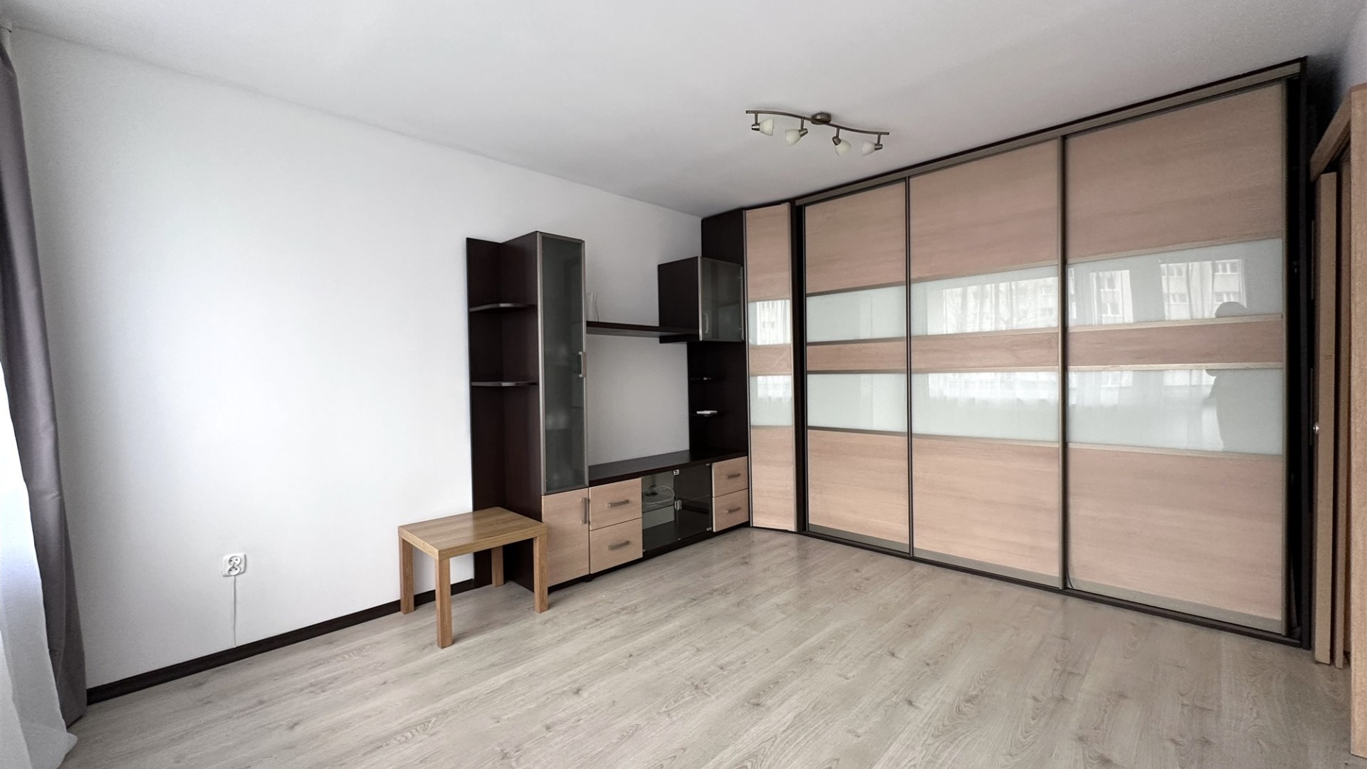 2 pokoje 38 m2 piwnica dedykowane m. postojowe