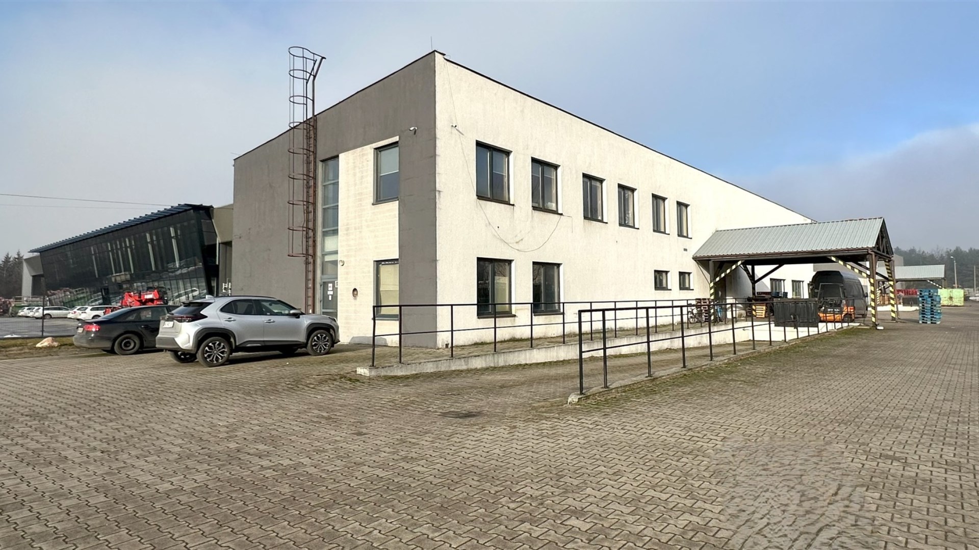 obiekt magazynowy 2686m2 działka 8222m2