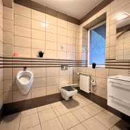 44 m2 2 pomieszczenia biurowe duży parking klima