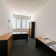 pomieszczenie biurowe 12,41 m2 klima parking