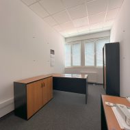 pomieszczenie biurowe 12,41 m2 klima parking