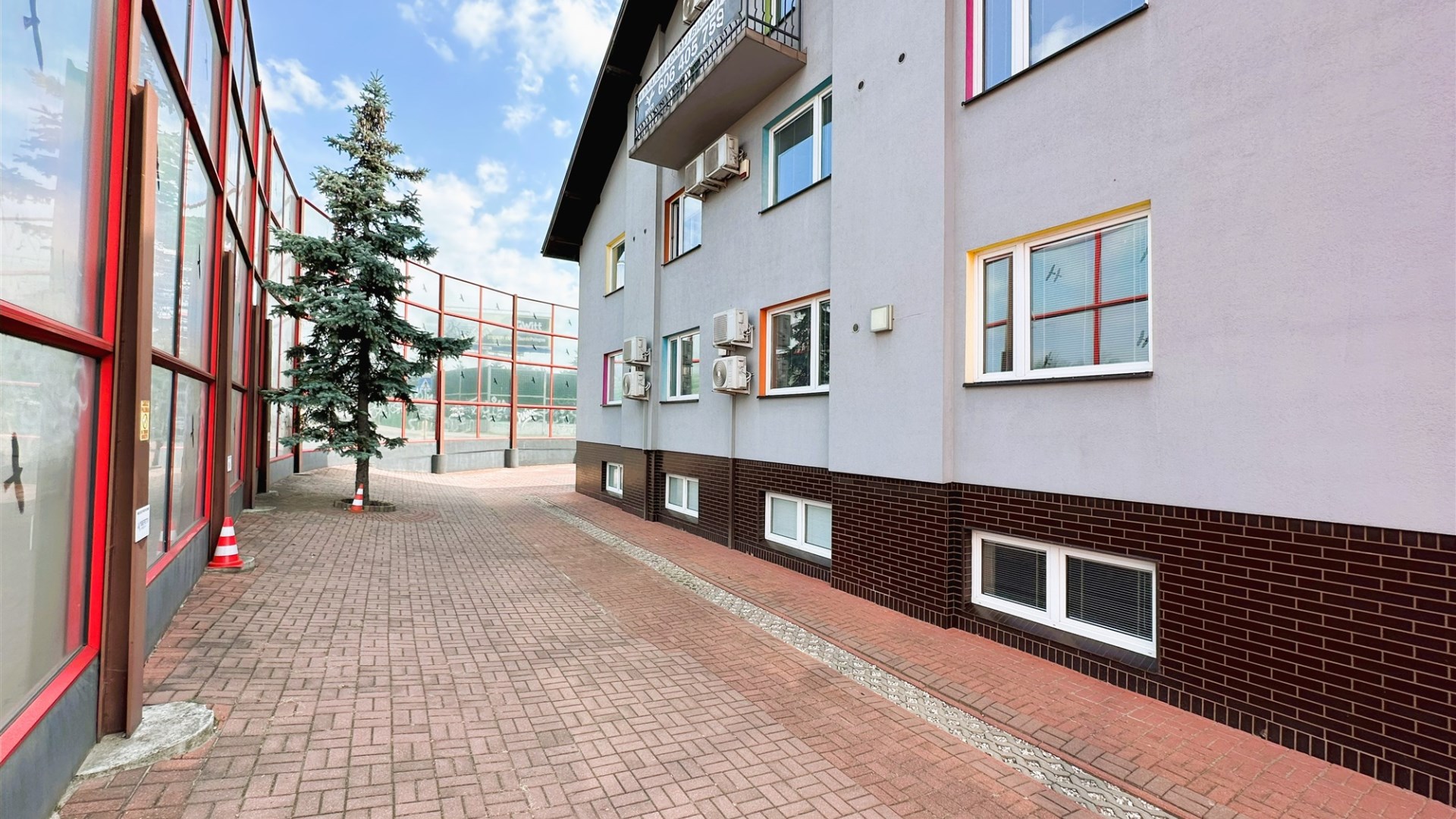 588m2 biurowiec 30 m. postojowych światłowód klima