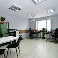 17,54m2 1 pomieszczenie biurowe duży parking klima