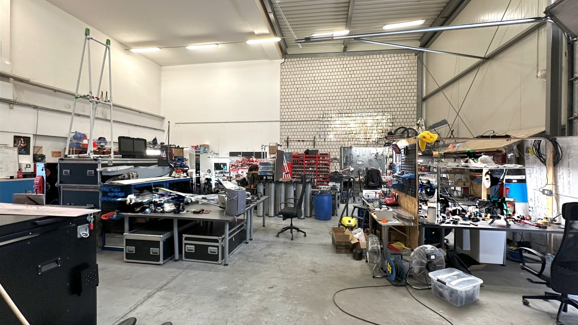 Magazyn 193,75 m2 parter + biuro 204,71 m2 piętro