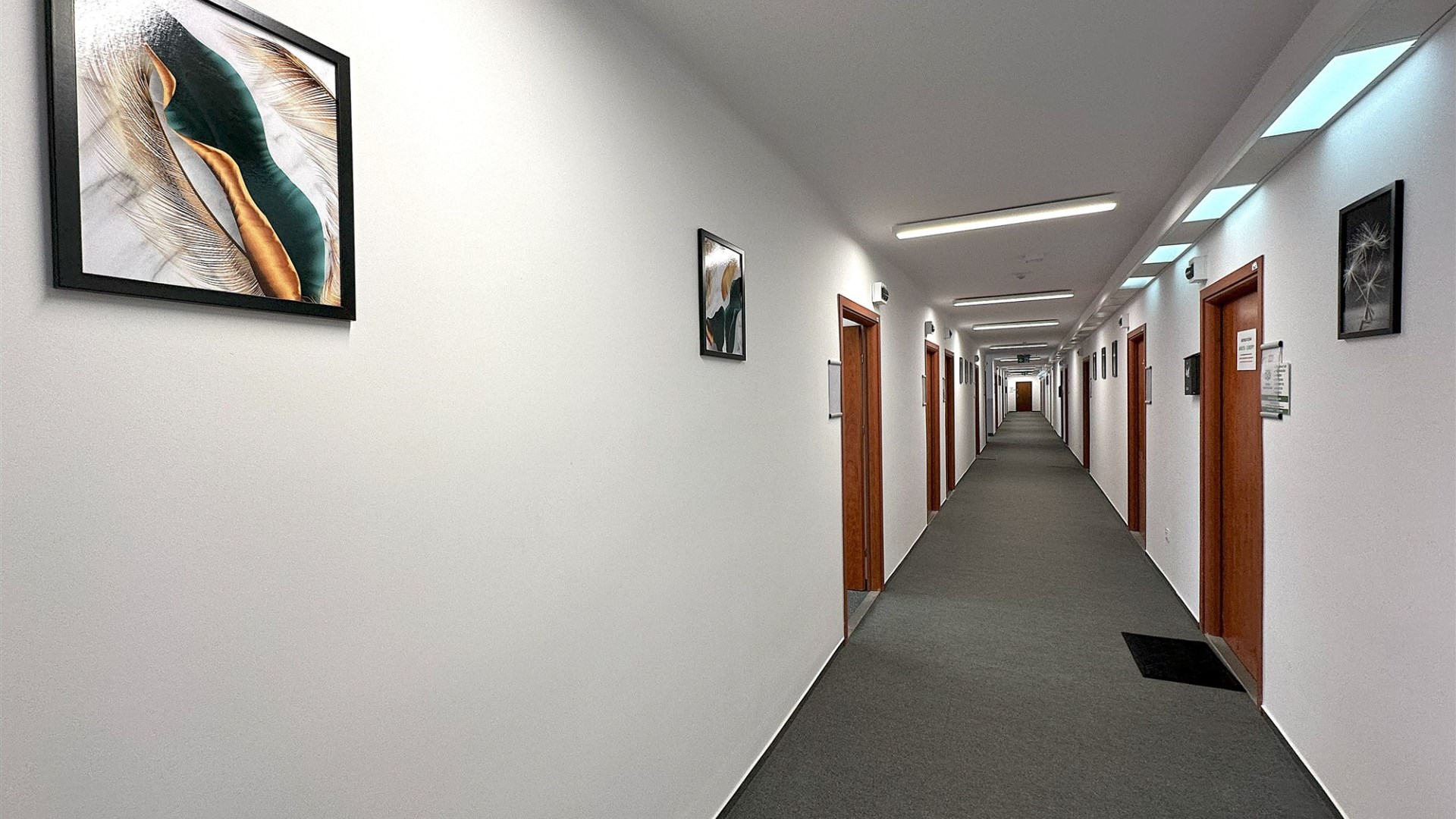 do wynajęcia pom. biurowe 12,68 m2 klima parking