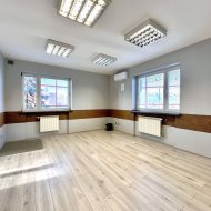 39,54m2 2 pomieszczenia biurowe duży parking klima