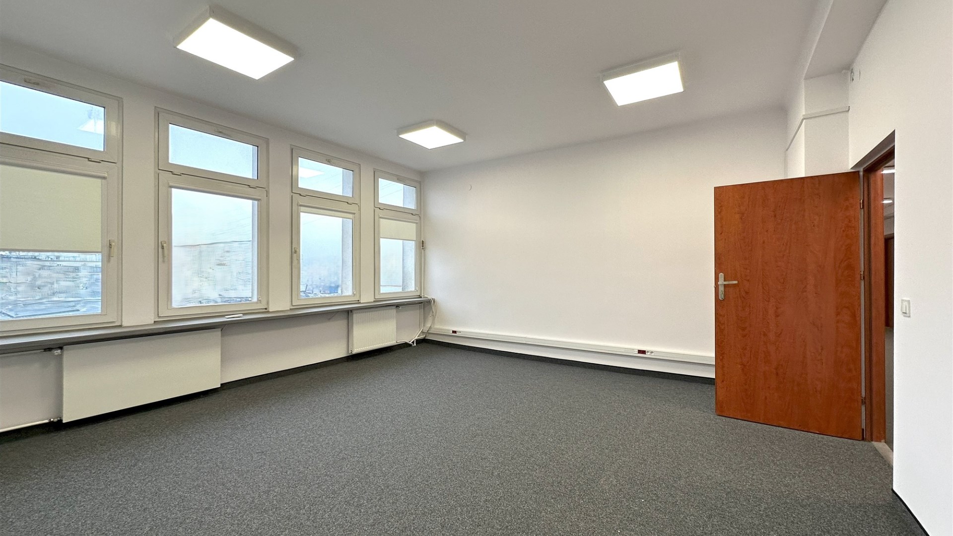 jedno pomieszczenie biurowe 27,36 m2 klima parking