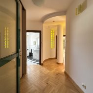 120m2- 5 pokoi- wysokość pom. 2,8m- garaż komórka 