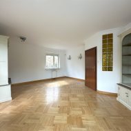 120m2- 5 pokoi- wysokość pom. 2,8m- garaż komórka 