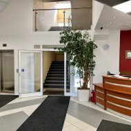 do wynajęcia pom. biurowe 12,98 m2 klima parking