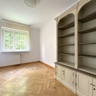 120m2- 5 pokoi- wysokość pom. 2,8m- garaż komórka 