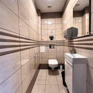 17,54m2 1 pomieszczenie biurowe duży parking klima