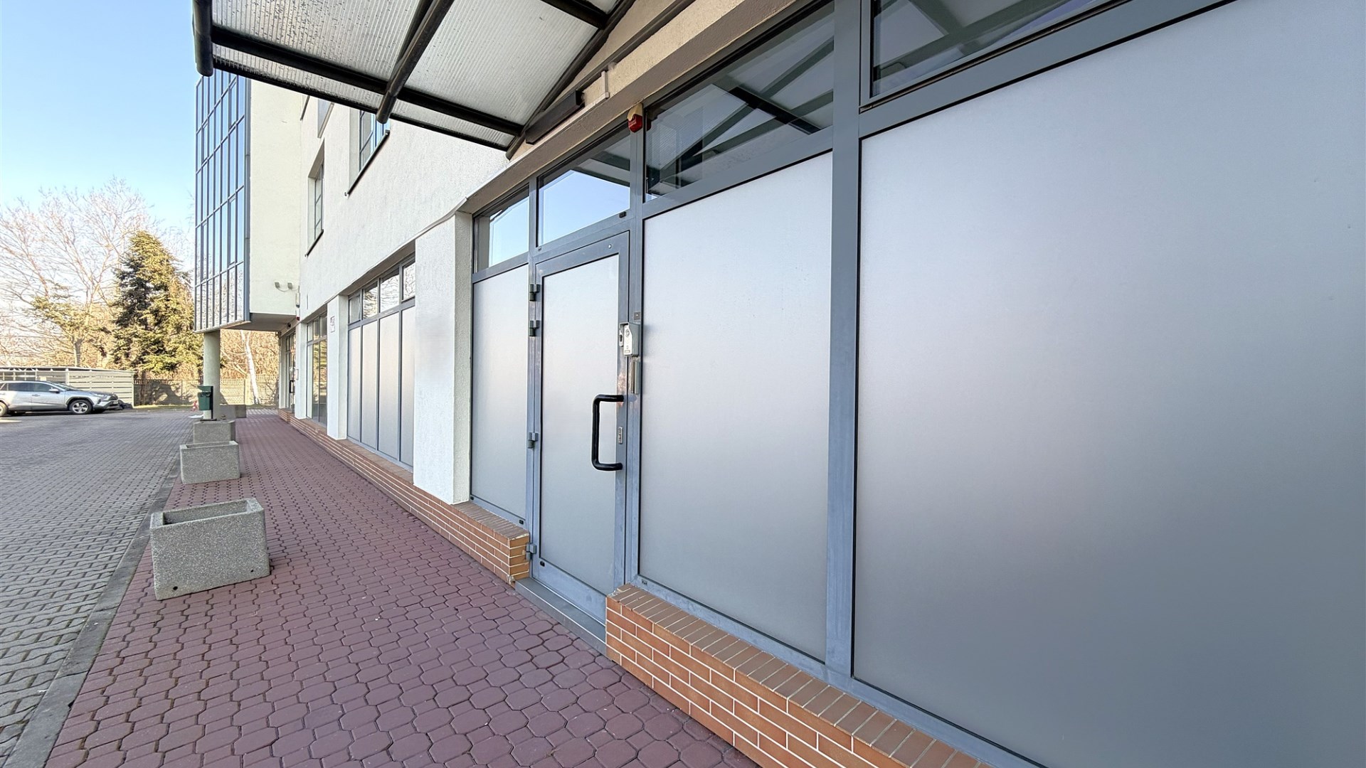  biuro 263,51 m2 piętro + magazyn 138,20 m2 parter