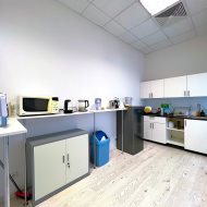 318 m2 pom. biurowo-magazynowe klima parking