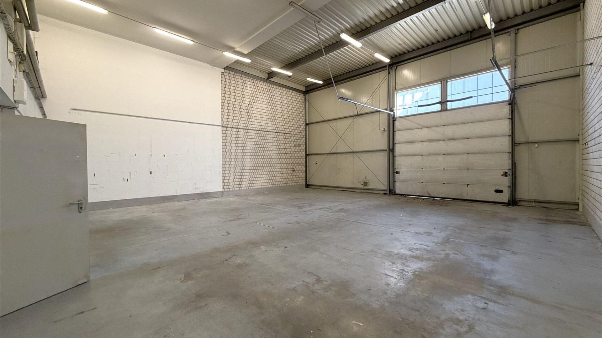  biuro 263,51 m2 piętro + magazyn 138,20 m2 parter