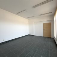  biuro 263,51 m2 piętro + magazyn 138,20 m2 parter