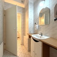  biuro 263,51 m2 piętro + magazyn 138,20 m2 parter