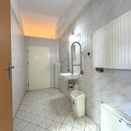  biuro 263,51 m2 piętro + magazyn 138,20 m2 parter