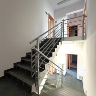  biuro 263,51 m2 piętro + magazyn 138,20 m2 parter