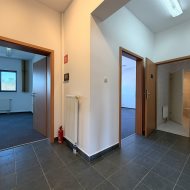  biuro 263,51 m2 piętro + magazyn 138,20 m2 parter