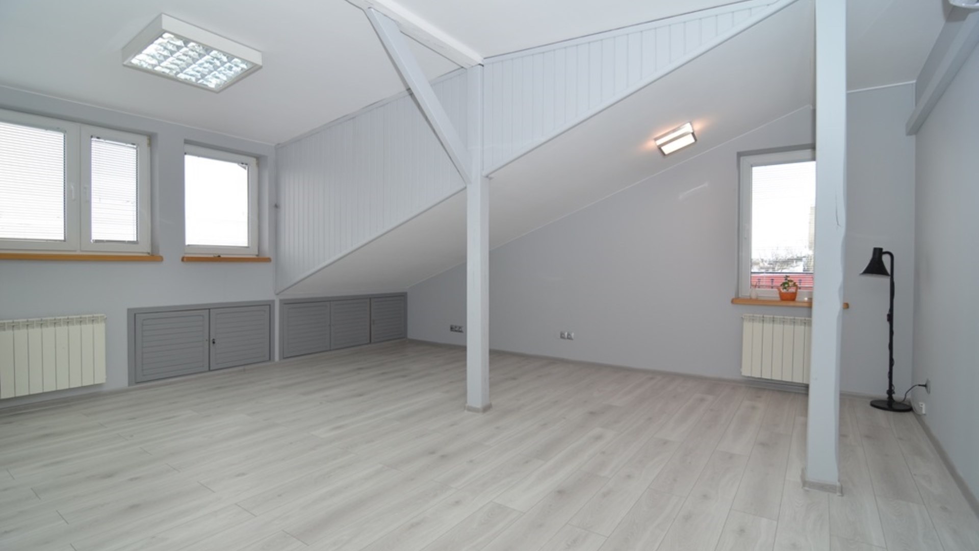 pomieszczenie biurowe 28 m2 parking klimatyzacja