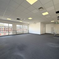 320 m2 pom. biurowo-magazynowe klima parking