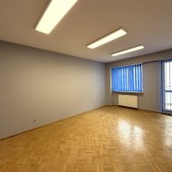 85 m2 4 pokoje biurowe +miejsce postojowe w garażu