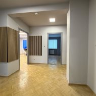 85 m2 4 pokoje biurowe +miejsce postojowe w garażu