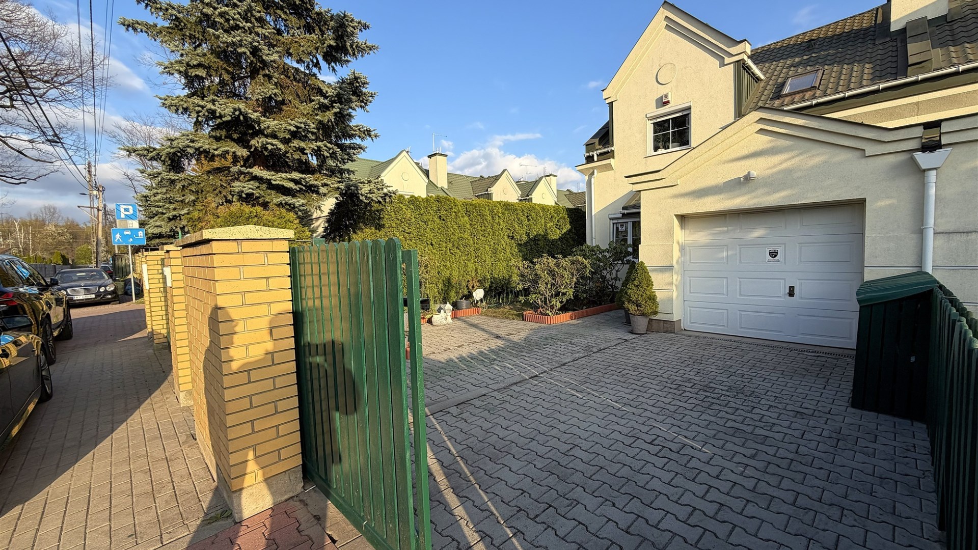Segment skrajny 126m2 działka 235m2 garaż klima