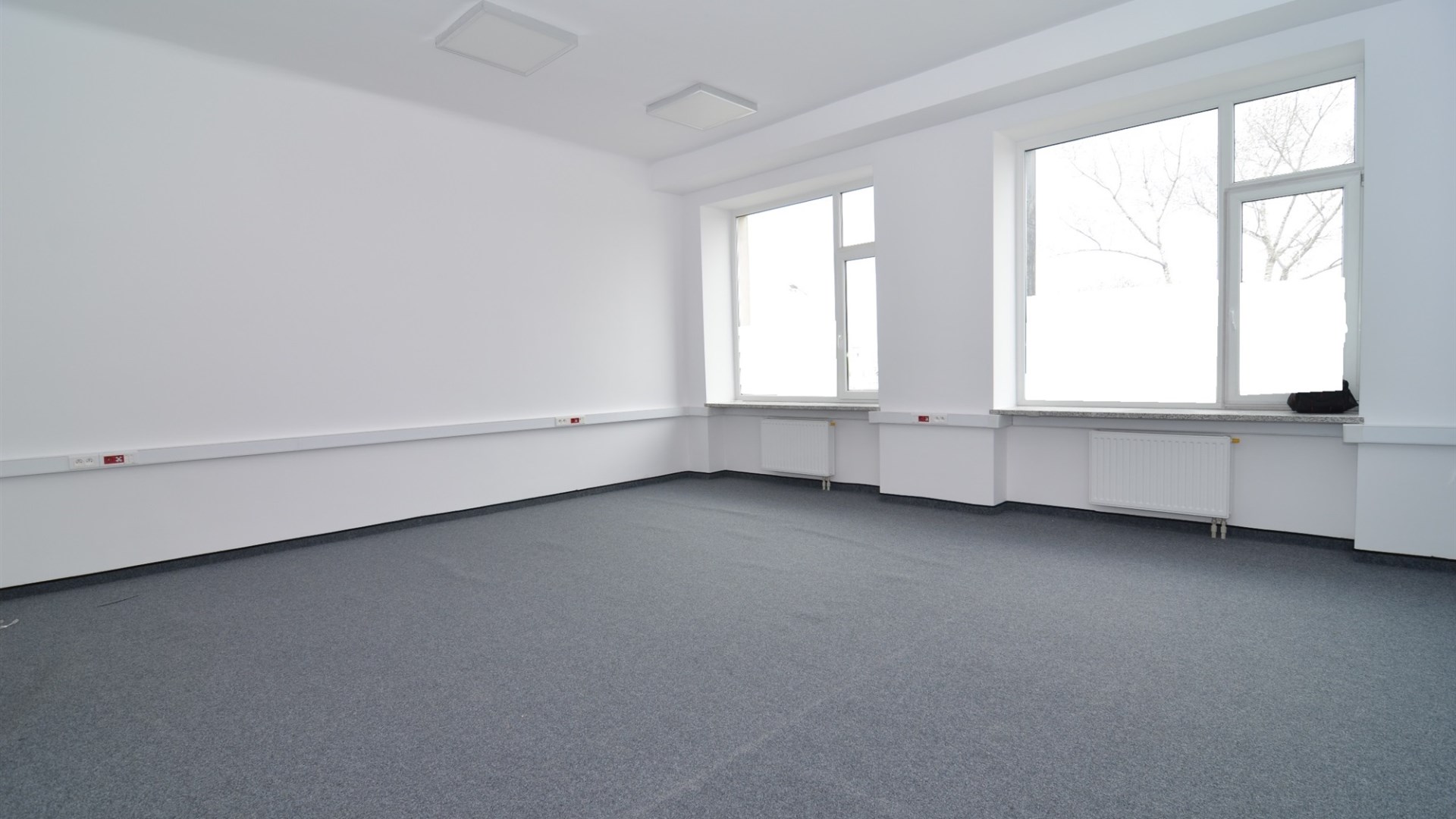 2 pomieszczenia biurowe 48 m2 parking